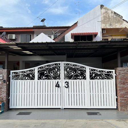 M Guest House2 Muar Luaran gambar