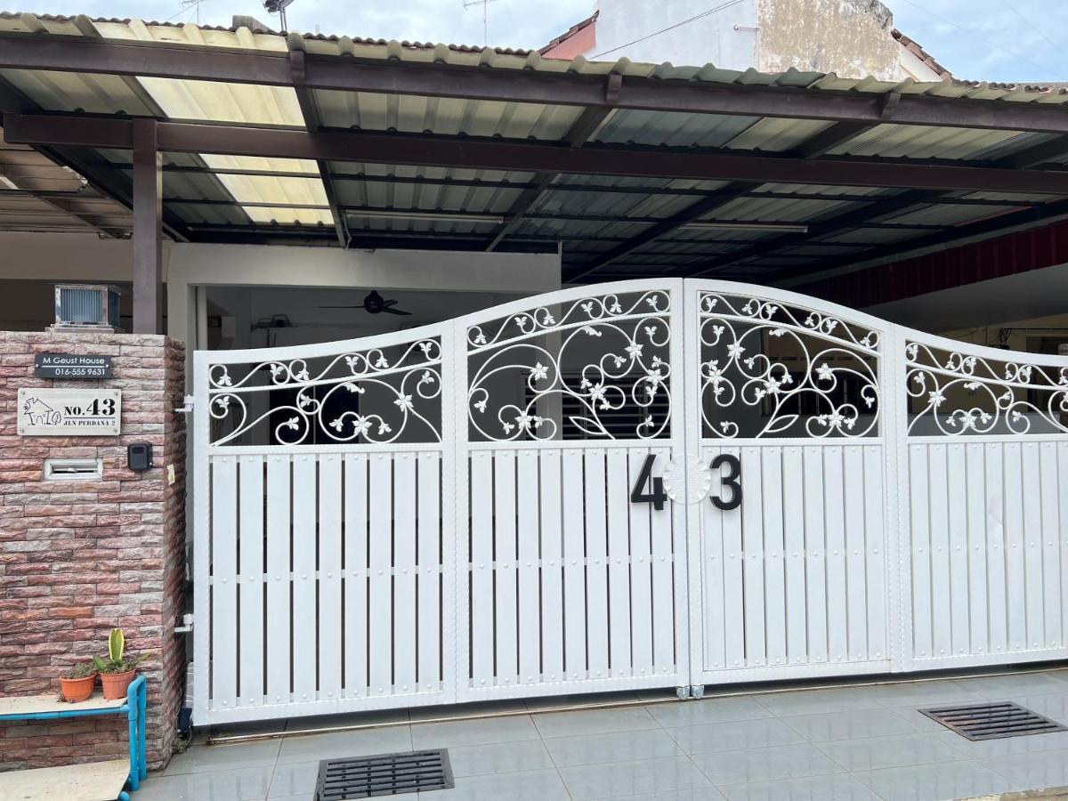 M Guest House2 Muar Luaran gambar