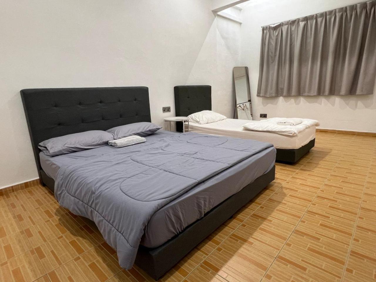M Guest House2 Muar Luaran gambar